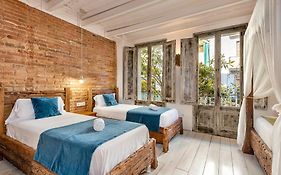 La Bodega Suites